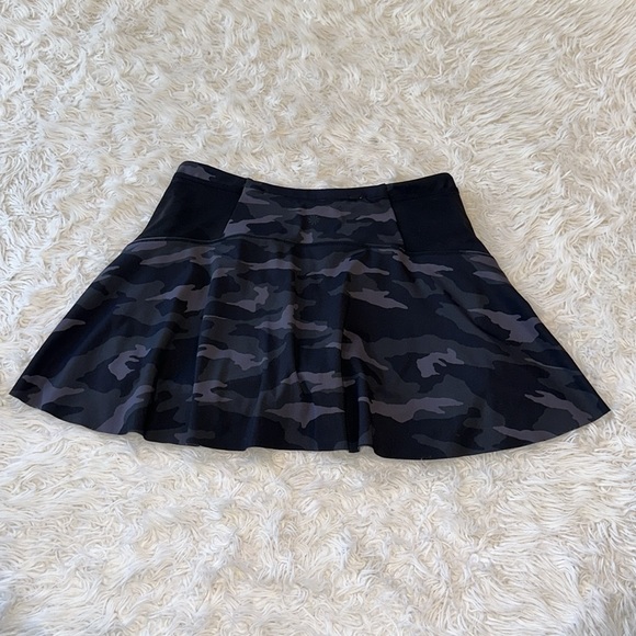 Athleta Match Point printed black camo Skort 13.5” Small - Picture 8 of 12